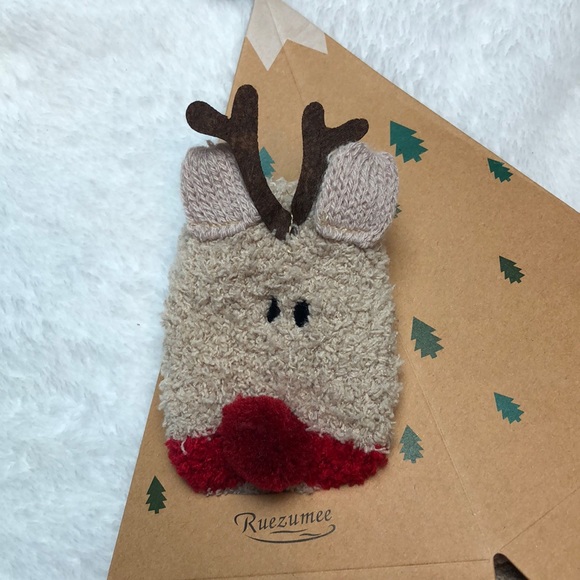 Reindeer fuzzy socks one size with ornament box - Picture 5 of 7